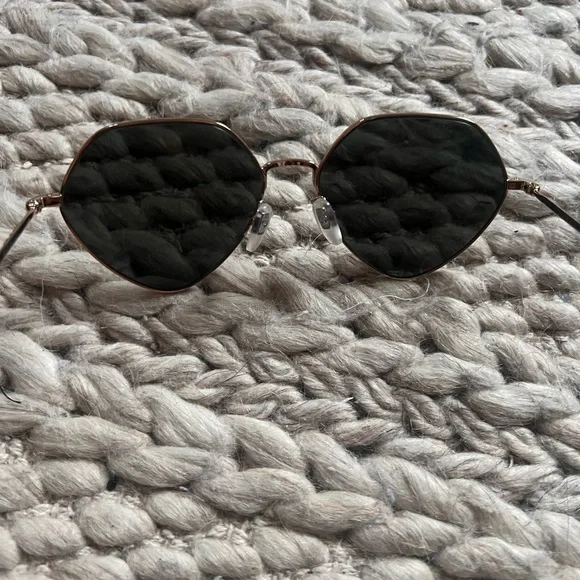 Gucci Black and Gold Women's Sunglasses - Picture 9 of 12